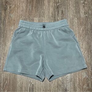 NWOT Lululemon Softstreme High-Rise Short 4". Color Belgian Blue. Size 4